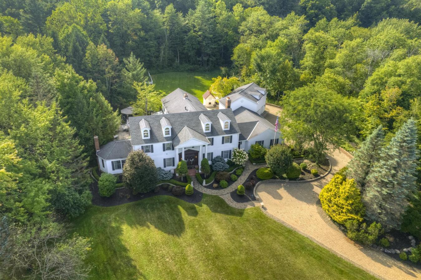 Munson Township, Ohio, 44024, United States, 4 Bedrooms Bedrooms, ,4 BathroomsBathrooms,Residential,For Sale,1922214