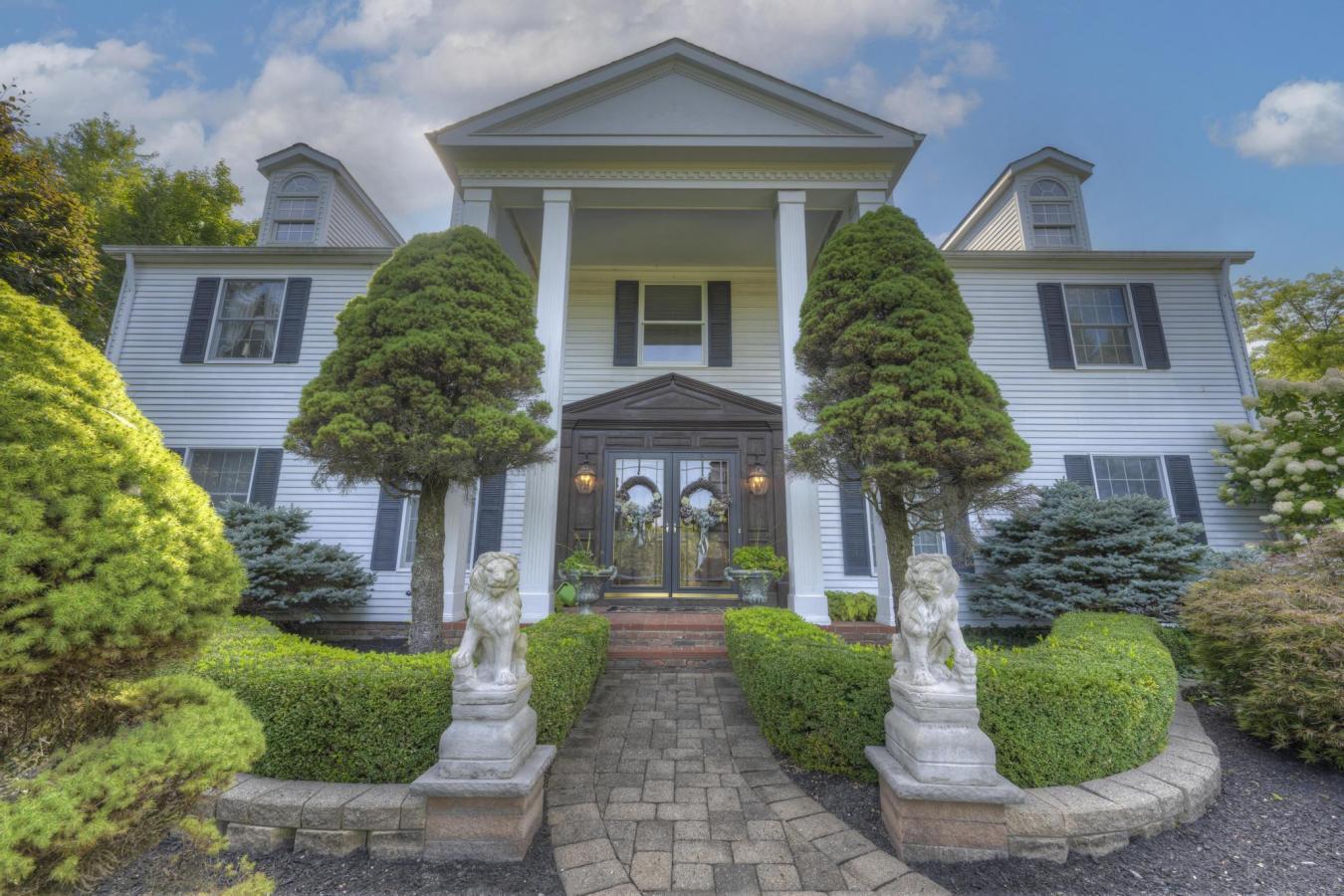 Munson Township, Ohio, 44024, United States, 4 Bedrooms Bedrooms, ,4 BathroomsBathrooms,Residential,For Sale,1922214