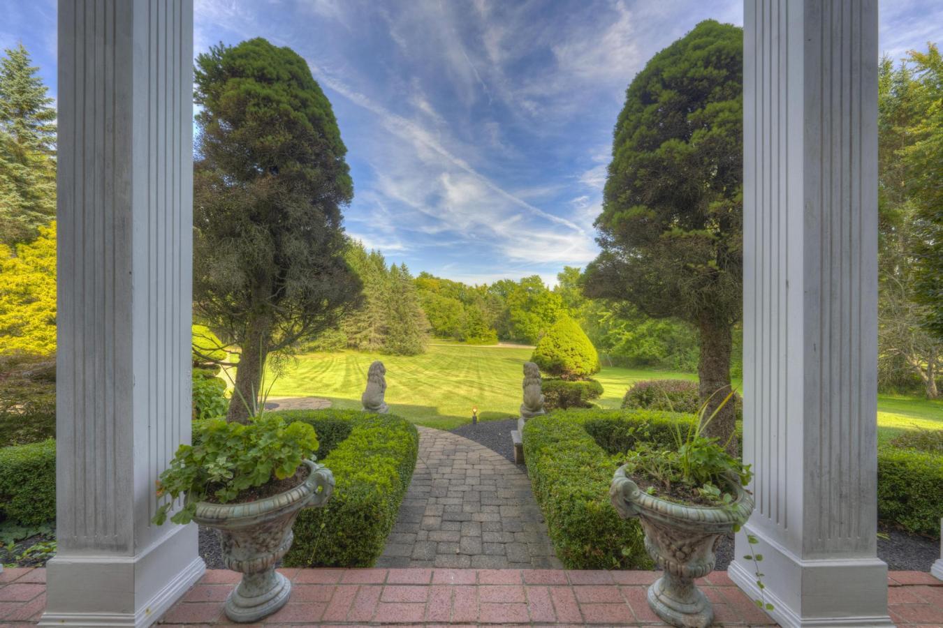 Munson Township, Ohio, 44024, United States, 4 Bedrooms Bedrooms, ,4 BathroomsBathrooms,Residential,For Sale,1922214