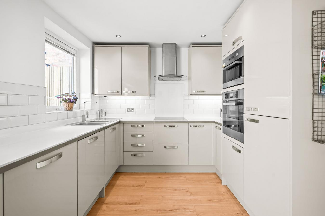 Warlingham, Surrey, CR6 9TJ, United Kingdom, 3 Bedrooms Bedrooms, ,1 BathroomBathrooms,Residential,For Sale,1922603