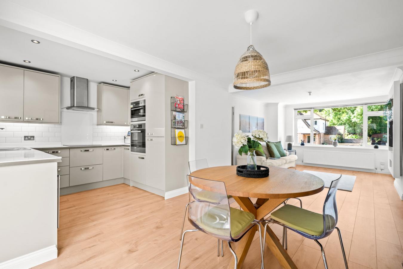 Warlingham, Surrey, CR6 9TJ, United Kingdom, 3 Bedrooms Bedrooms, ,1 BathroomBathrooms,Residential,For Sale,1922603