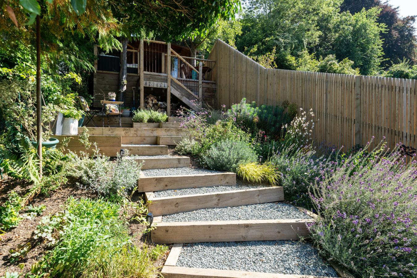 Warlingham, Surrey, CR6 9TJ, United Kingdom, 3 Bedrooms Bedrooms, ,1 BathroomBathrooms,Residential,For Sale,1922603