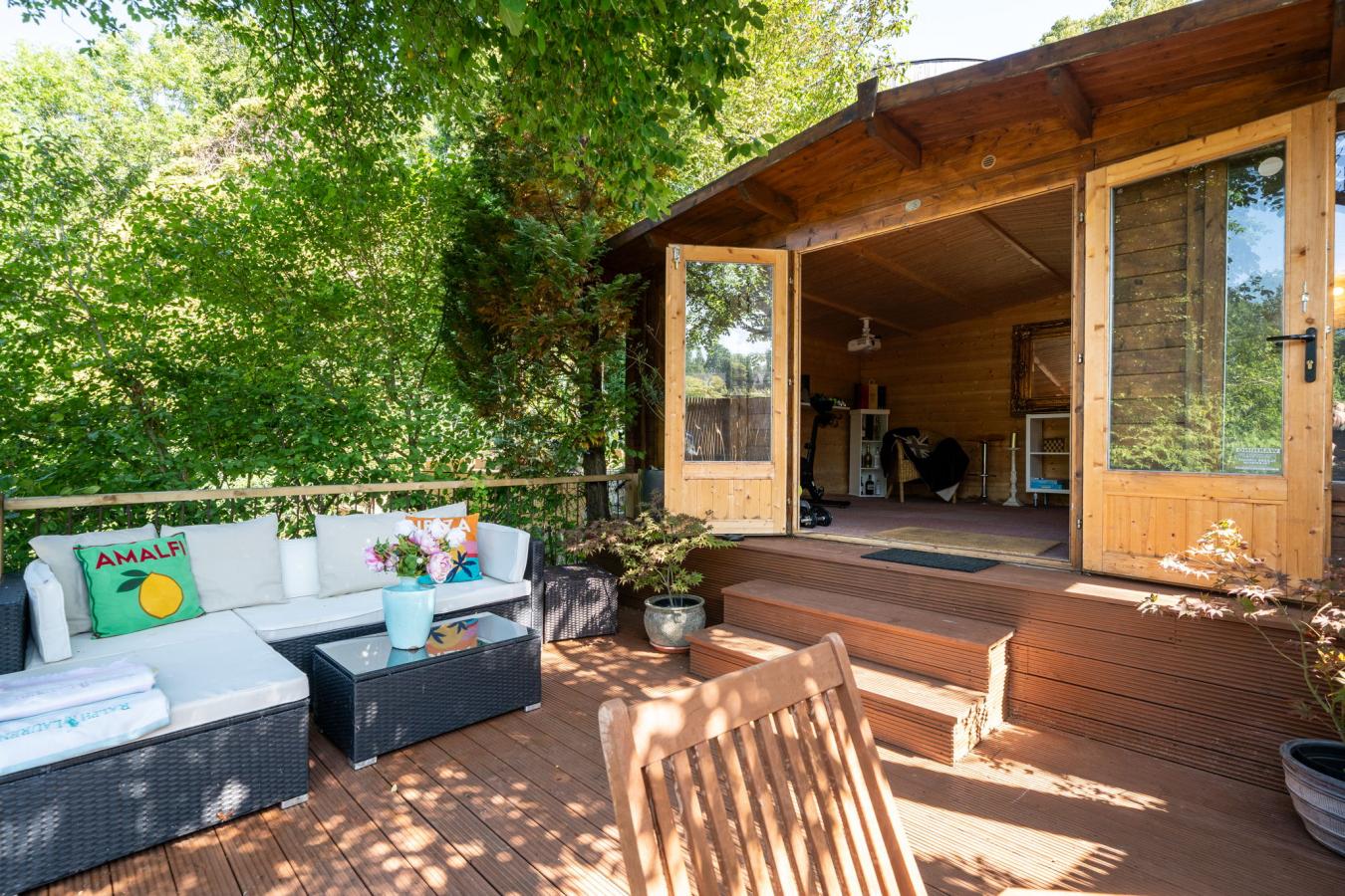 Warlingham, Surrey, CR6 9TJ, United Kingdom, 3 Bedrooms Bedrooms, ,1 BathroomBathrooms,Residential,For Sale,1922603