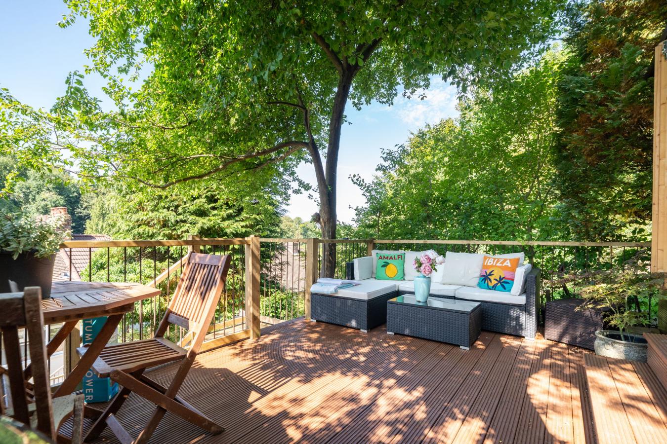 Warlingham, Surrey, CR6 9TJ, United Kingdom, 3 Bedrooms Bedrooms, ,1 BathroomBathrooms,Residential,For Sale,1922603