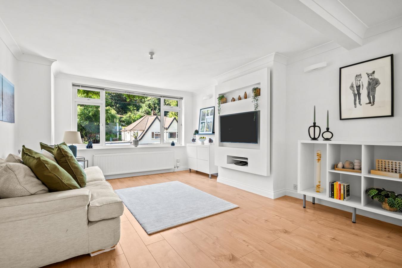 Warlingham, Surrey, CR6 9TJ, United Kingdom, 3 Bedrooms Bedrooms, ,1 BathroomBathrooms,Residential,For Sale,1922603