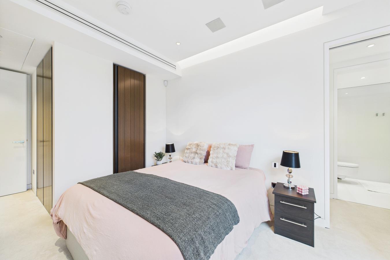 London, SW1P 4FD, United Kingdom, 2 Bedrooms Bedrooms, ,2 BathroomsBathrooms,Residential,For Sale,1922589