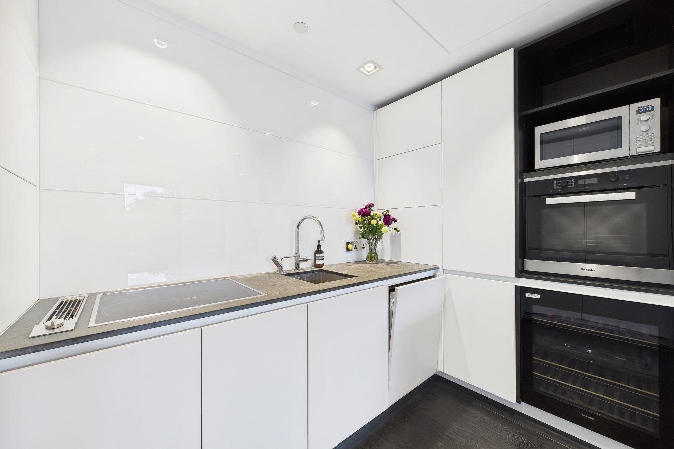 London, SW1P 4FD, United Kingdom, 2 Bedrooms Bedrooms, ,2 BathroomsBathrooms,Residential,For Sale,1922589