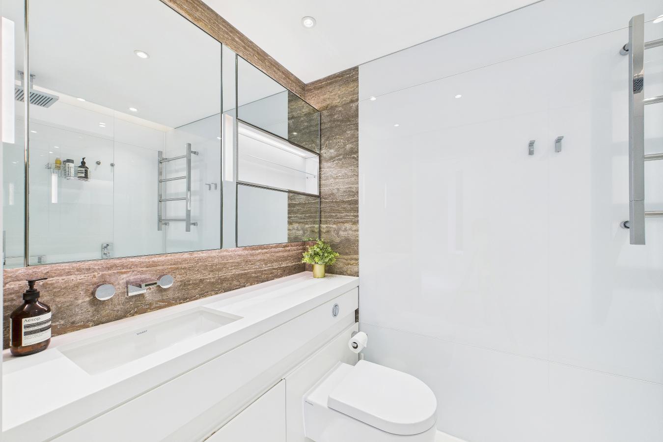 London, SW1P 4FD, United Kingdom, 2 Bedrooms Bedrooms, ,2 BathroomsBathrooms,Residential,For Sale,1922589