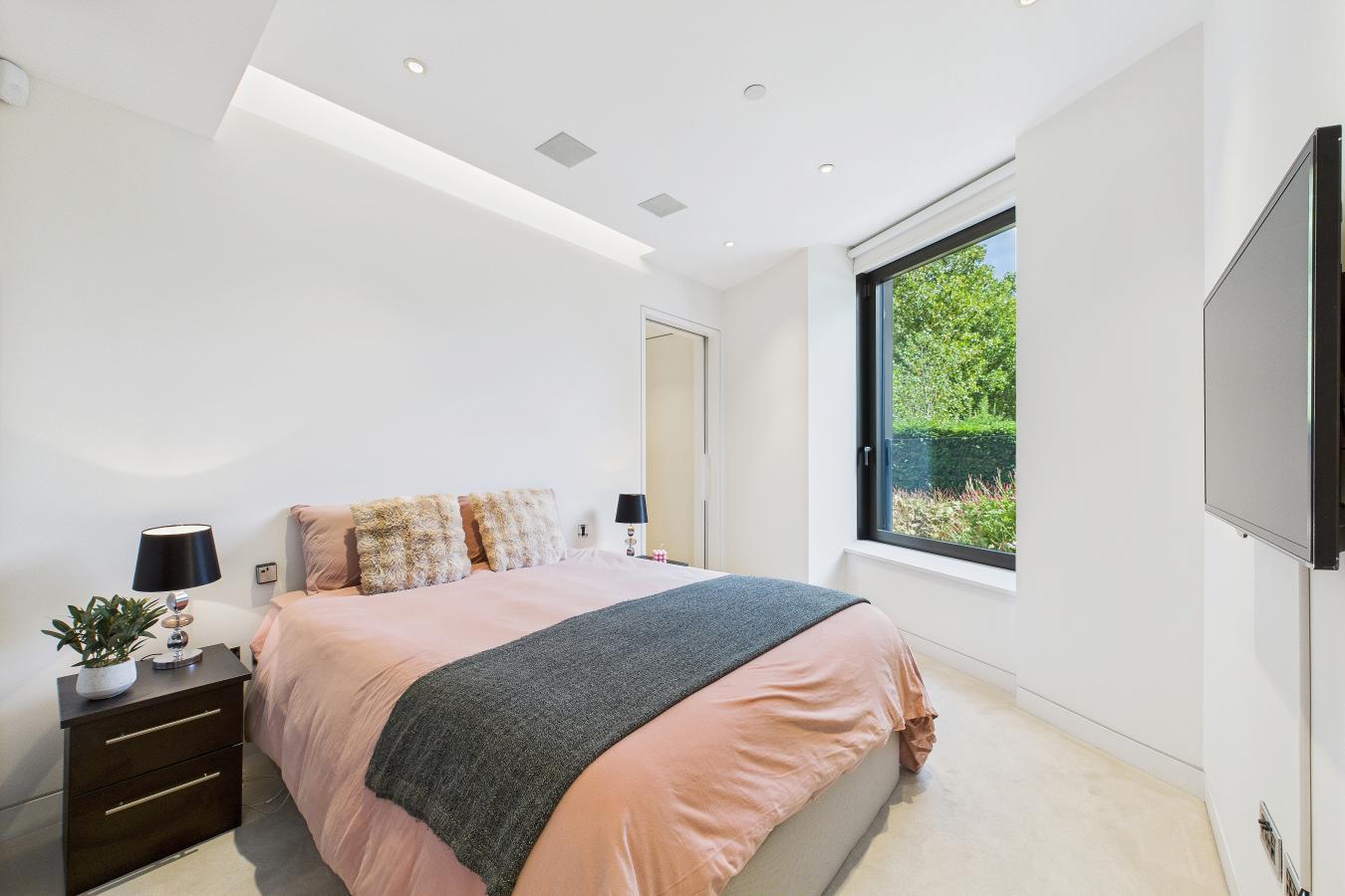 London, SW1P 4FD, United Kingdom, 2 Bedrooms Bedrooms, ,2 BathroomsBathrooms,Residential,For Sale,1922589