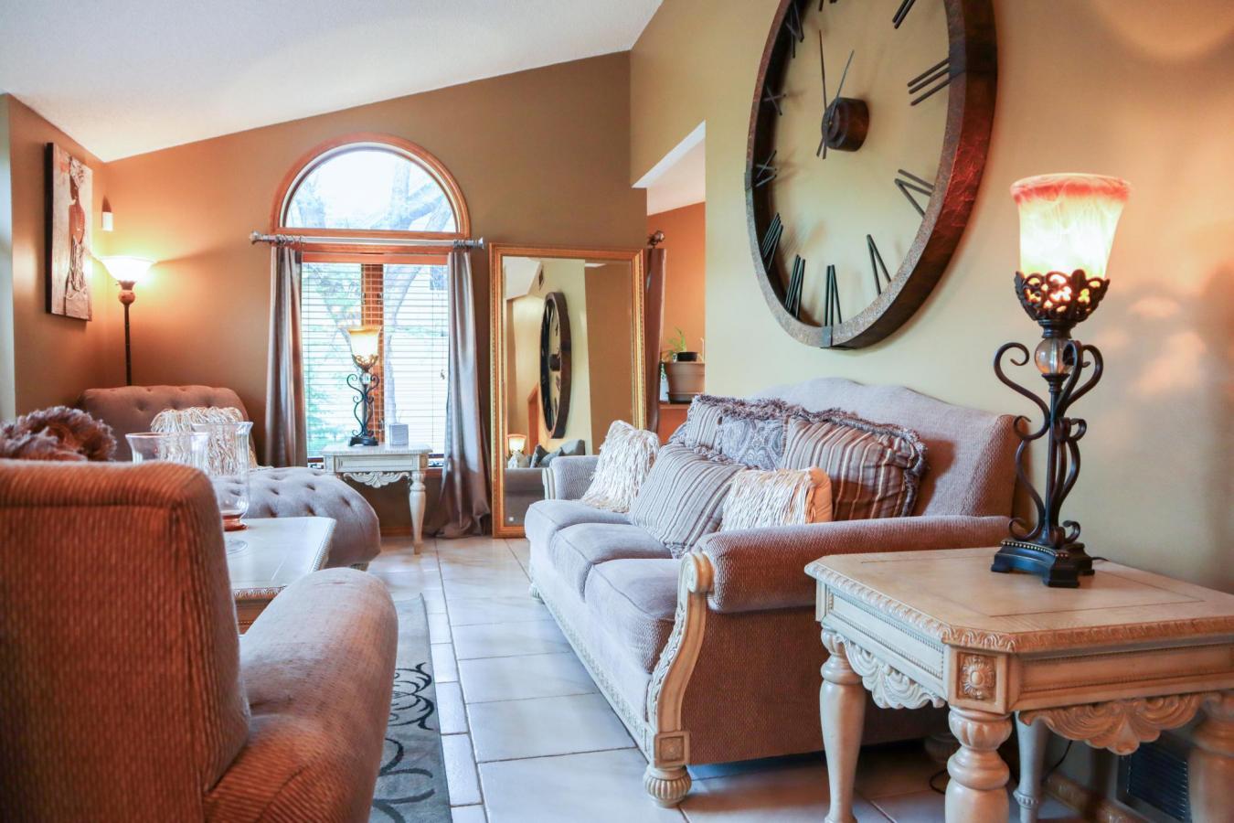 Apple Valley, Dakota, 55124, United States, 5 Bedrooms Bedrooms, ,4 BathroomsBathrooms,Residential,For Sale,1922588