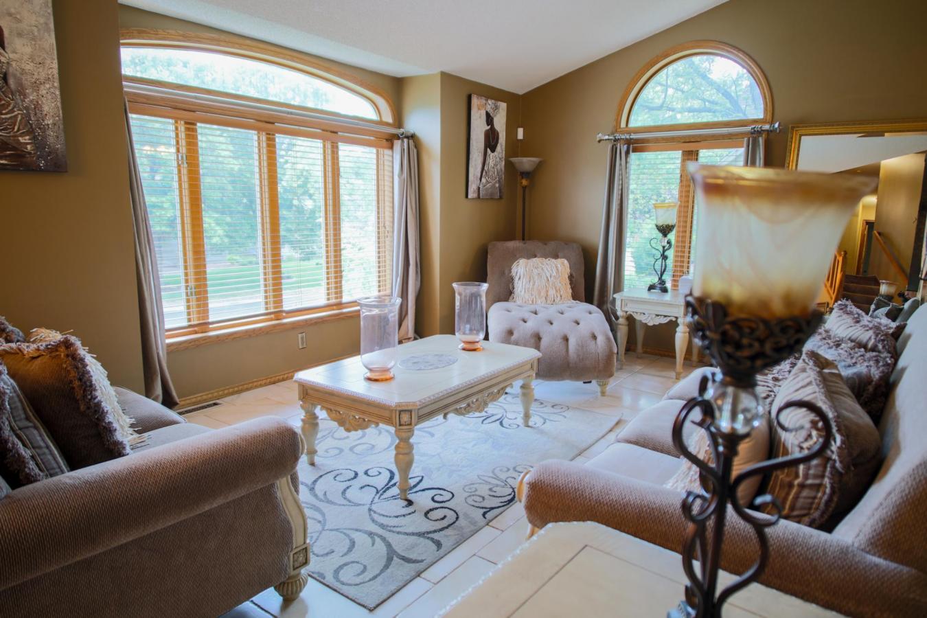 Apple Valley, Dakota, 55124, United States, 5 Bedrooms Bedrooms, ,4 BathroomsBathrooms,Residential,For Sale,1922588