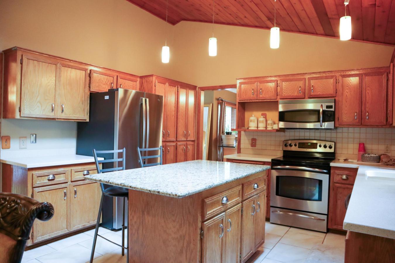 Apple Valley, Dakota, 55124, United States, 5 Bedrooms Bedrooms, ,4 BathroomsBathrooms,Residential,For Sale,1922588
