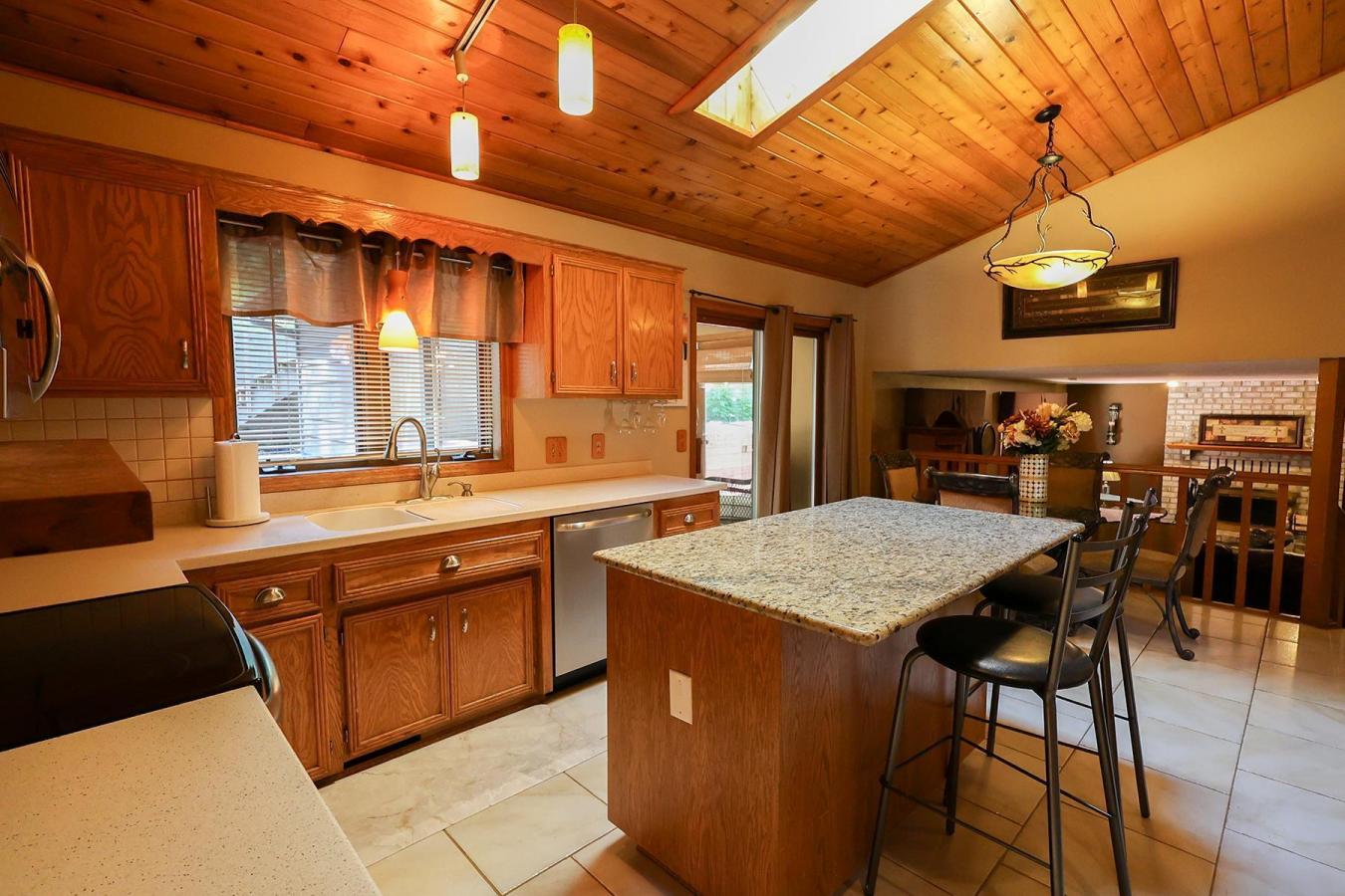 Apple Valley, Dakota, 55124, United States, 5 Bedrooms Bedrooms, ,4 BathroomsBathrooms,Residential,For Sale,1922588