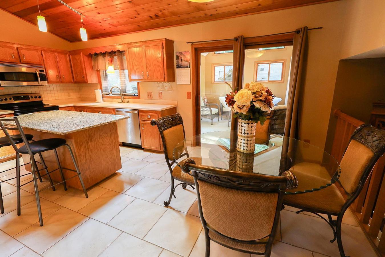 Apple Valley, Dakota, 55124, United States, 5 Bedrooms Bedrooms, ,4 BathroomsBathrooms,Residential,For Sale,1922588
