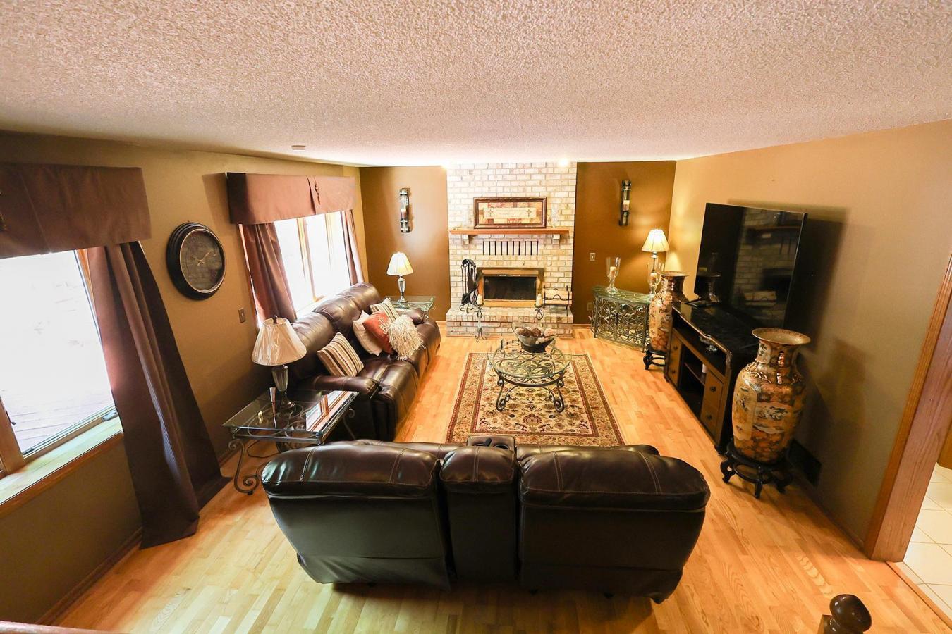 Apple Valley, Dakota, 55124, United States, 5 Bedrooms Bedrooms, ,4 BathroomsBathrooms,Residential,For Sale,1922588