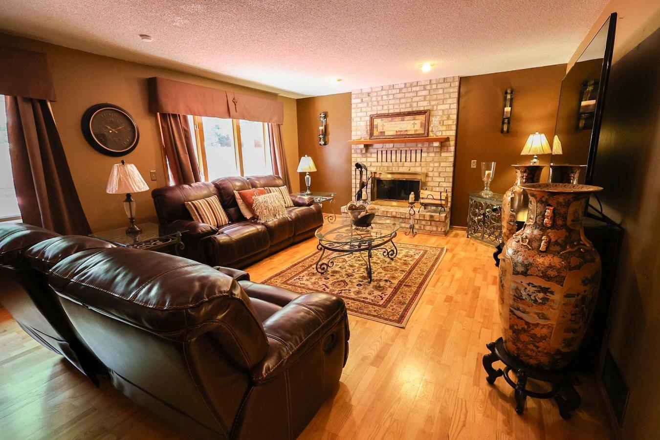 Apple Valley, Dakota, 55124, United States, 5 Bedrooms Bedrooms, ,4 BathroomsBathrooms,Residential,For Sale,1922588