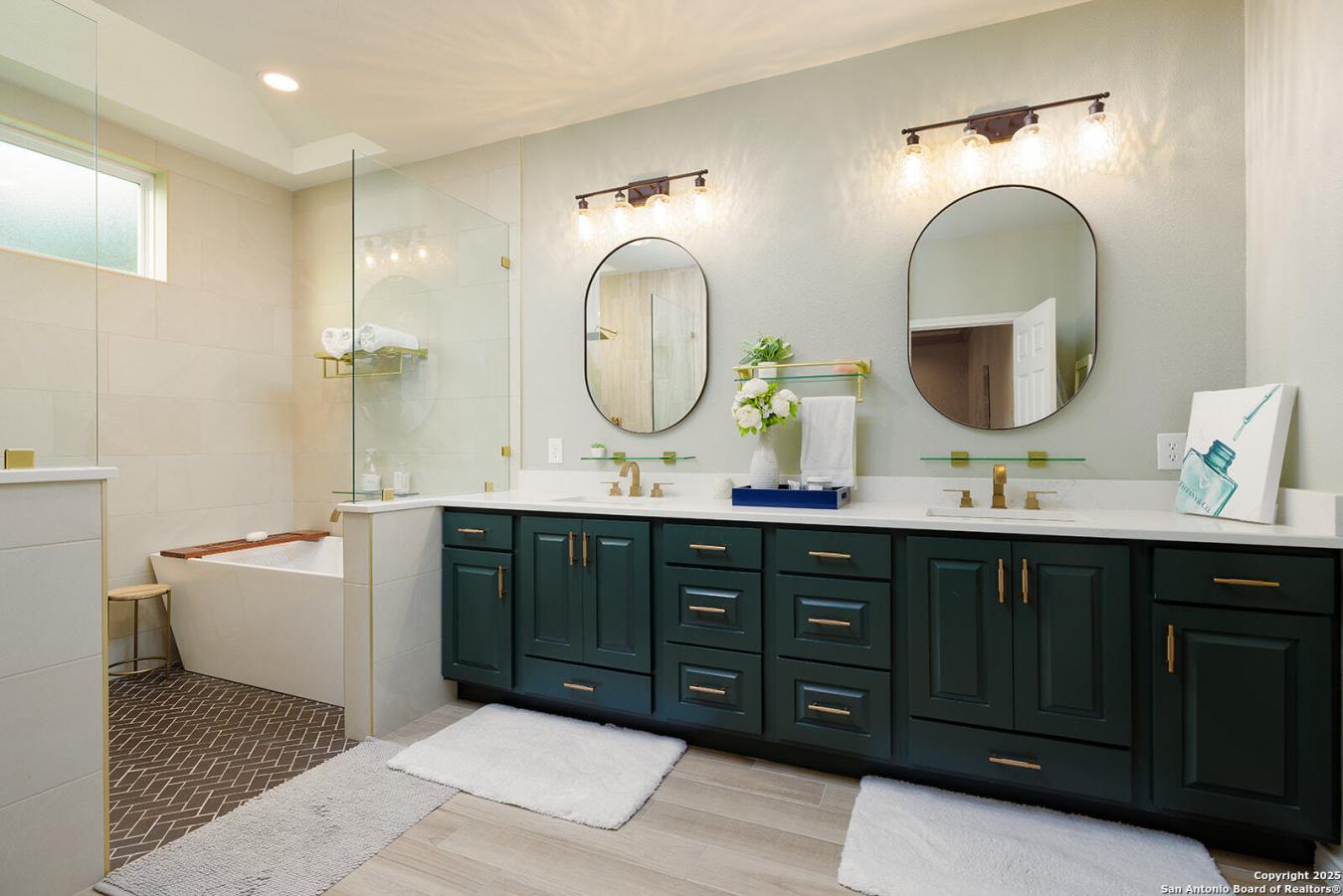 Hollywood Park, Bexar, 78232, United States, 7 Bedrooms Bedrooms, ,6 BathroomsBathrooms,Residential,For Sale,1922584