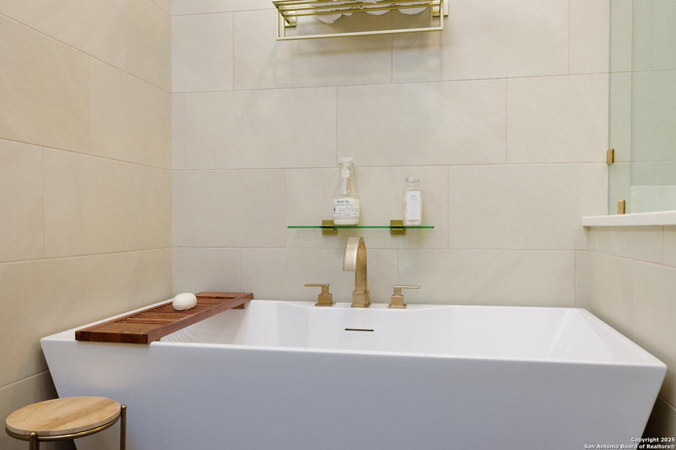 Hollywood Park, Bexar, 78232, United States, 7 Bedrooms Bedrooms, ,6 BathroomsBathrooms,Residential,For Sale,1922584