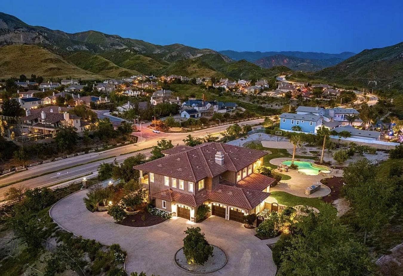 Simi Valley, Ventura, 93065, United States, 5 Bedrooms Bedrooms, ,4 BathroomsBathrooms,Residential,For Sale,1926853