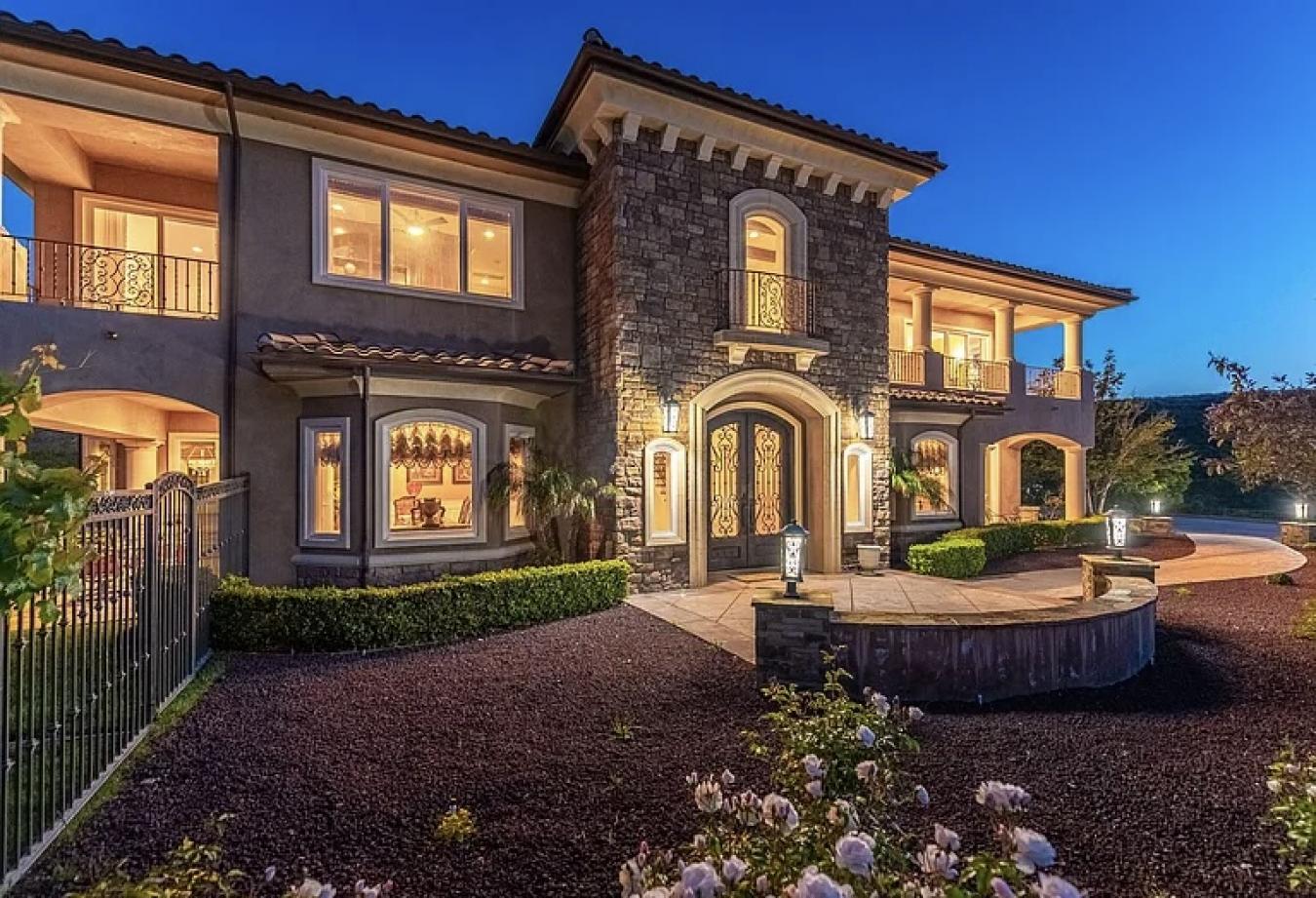 Simi Valley, Ventura, 93065, United States, 5 Bedrooms Bedrooms, ,4 BathroomsBathrooms,Residential,For Sale,1926853