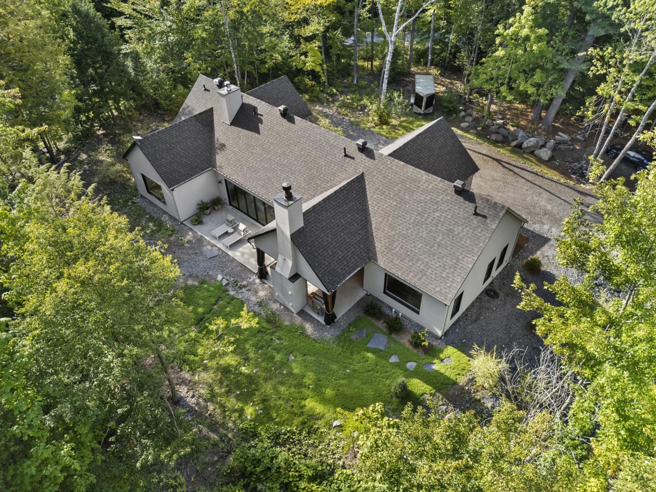 AUSTIN, QC, J0B1B0, Canada, 3 Bedrooms Bedrooms, ,2 BathroomsBathrooms,Residential,For Sale,1926849