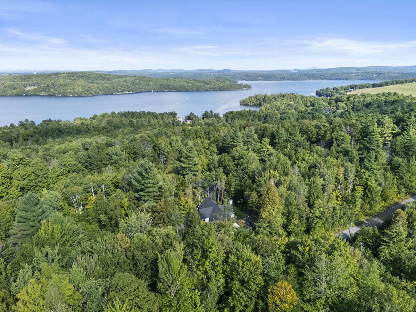 AUSTIN, QC, J0B1B0, Canada, 3 Bedrooms Bedrooms, ,2 BathroomsBathrooms,Residential,For Sale,1926849