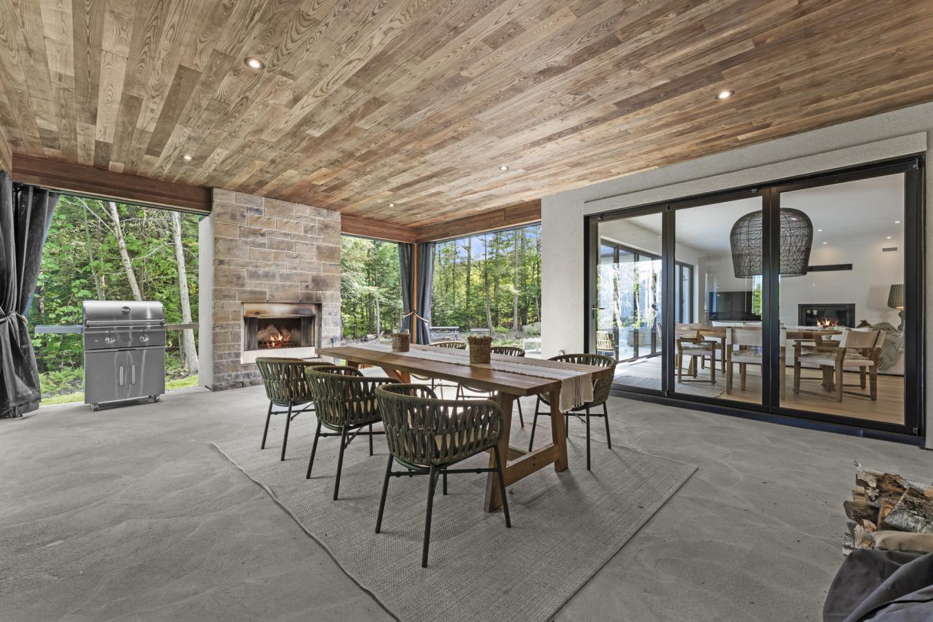 AUSTIN, QC, J0B1B0, Canada, 3 Bedrooms Bedrooms, ,2 BathroomsBathrooms,Residential,For Sale,1926849