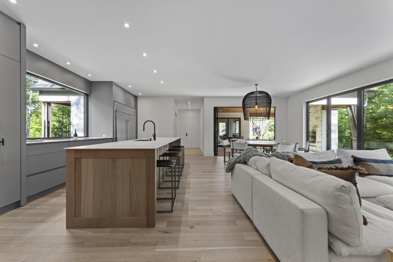 AUSTIN, QC, J0B1B0, Canada, 3 Bedrooms Bedrooms, ,2 BathroomsBathrooms,Residential,For Sale,1926849