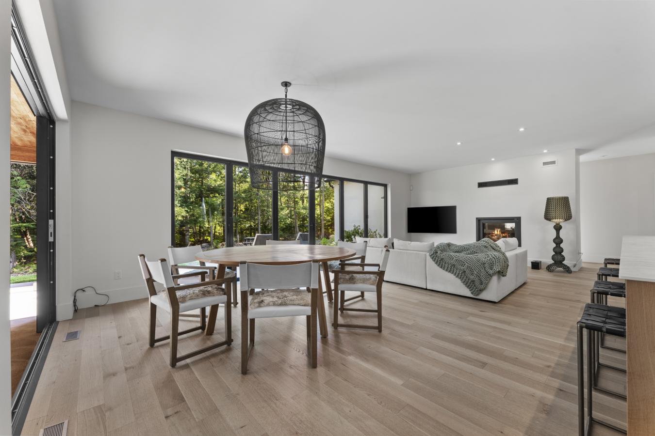 AUSTIN, QC, J0B1B0, Canada, 3 Bedrooms Bedrooms, ,2 BathroomsBathrooms,Residential,For Sale,1926849