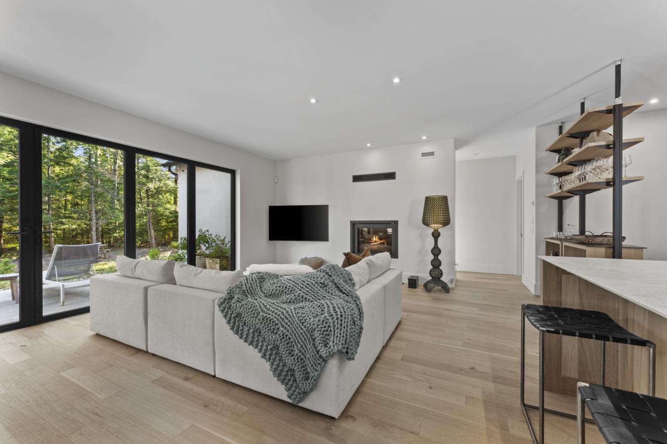 AUSTIN, QC, J0B1B0, Canada, 3 Bedrooms Bedrooms, ,2 BathroomsBathrooms,Residential,For Sale,1926849