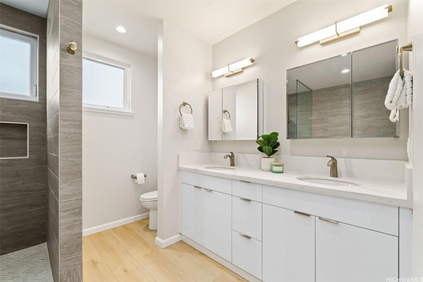 Honolulu, Oahu, 96822, United States, 5 Bedrooms Bedrooms, ,3 BathroomsBathrooms,Residential,For Sale,1926847