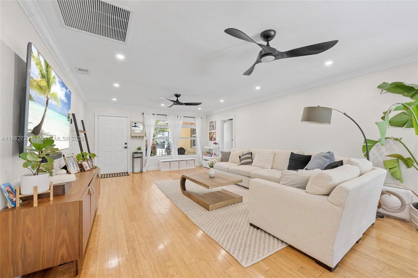 Hollywood, Broward County, 33020, United States, 3 Bedrooms Bedrooms, ,-1 BathroomBathrooms,Residential,For Sale,1927611