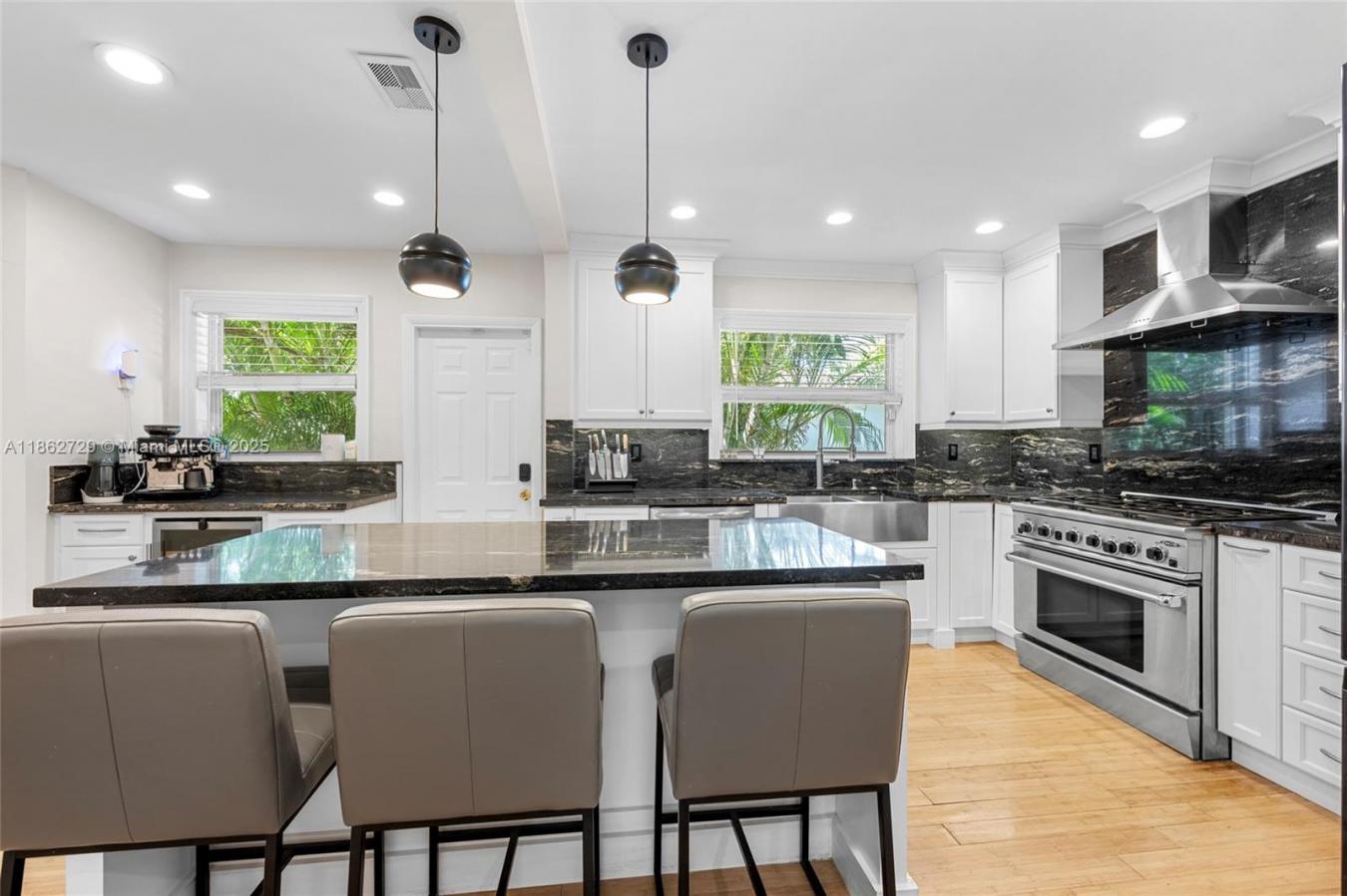 Hollywood, Broward County, 33020, United States, 3 Bedrooms Bedrooms, ,-1 BathroomBathrooms,Residential,For Sale,1927611