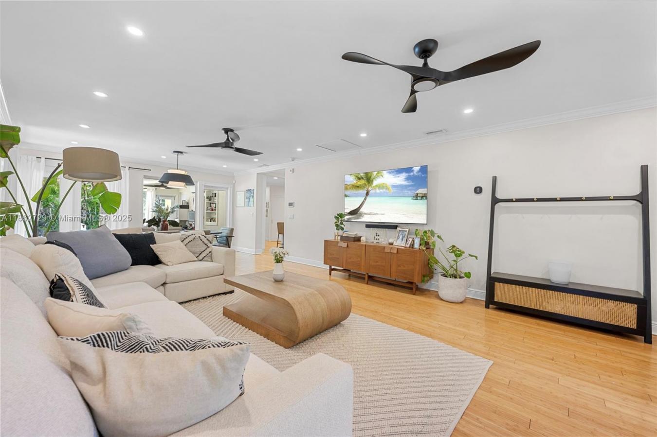 Hollywood, Broward County, 33020, United States, 3 Bedrooms Bedrooms, ,-1 BathroomBathrooms,Residential,For Sale,1927611