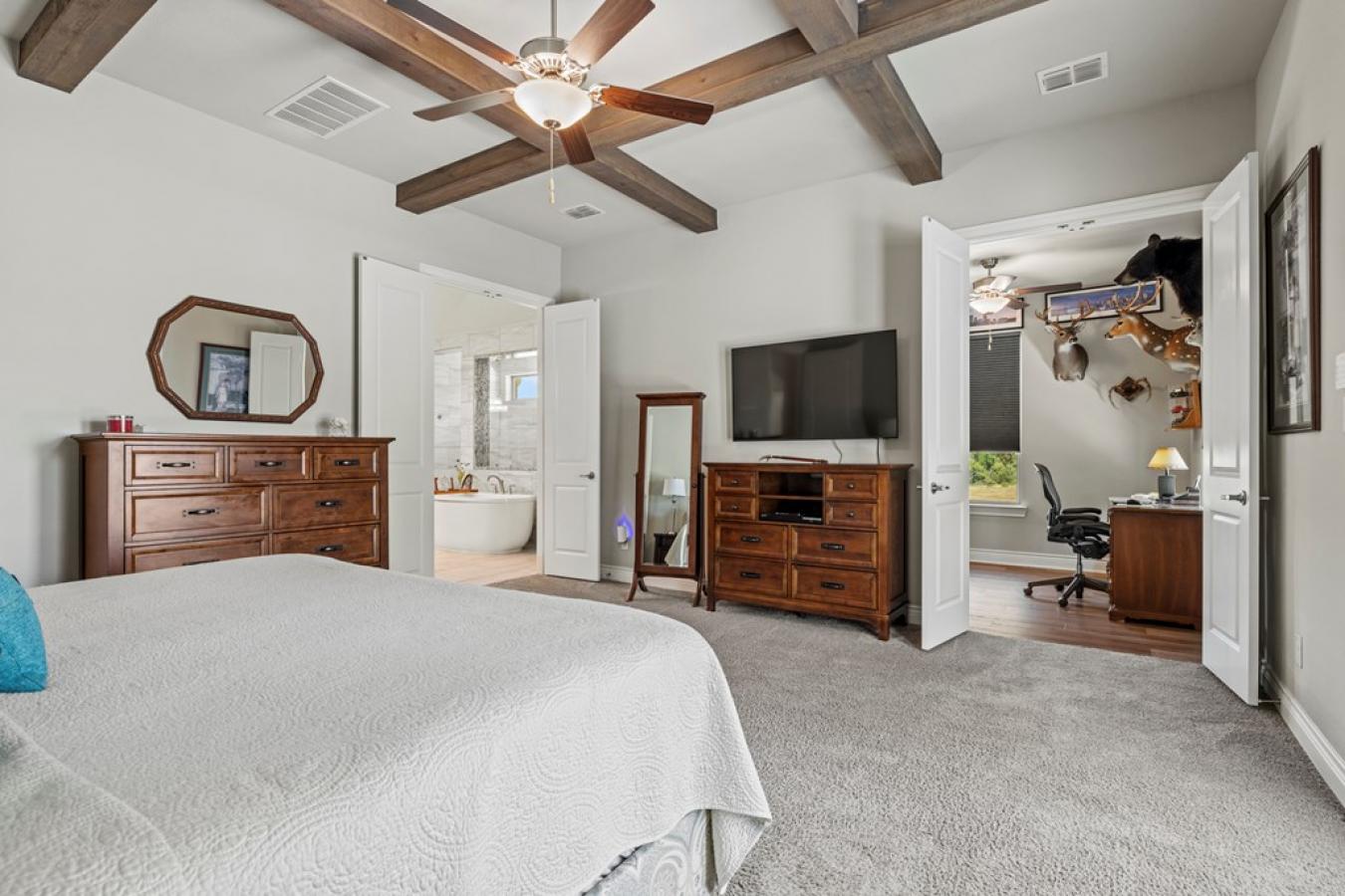 Fredericksburg, Gillespie, 78624, United States, 4 Bedrooms Bedrooms, ,3 BathroomsBathrooms,Residential,For Sale,1927609