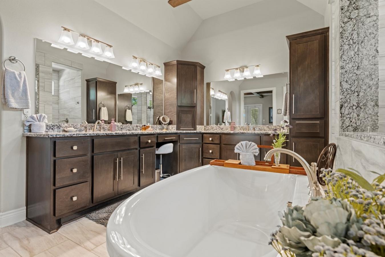 Fredericksburg, Gillespie, 78624, United States, 4 Bedrooms Bedrooms, ,3 BathroomsBathrooms,Residential,For Sale,1927609