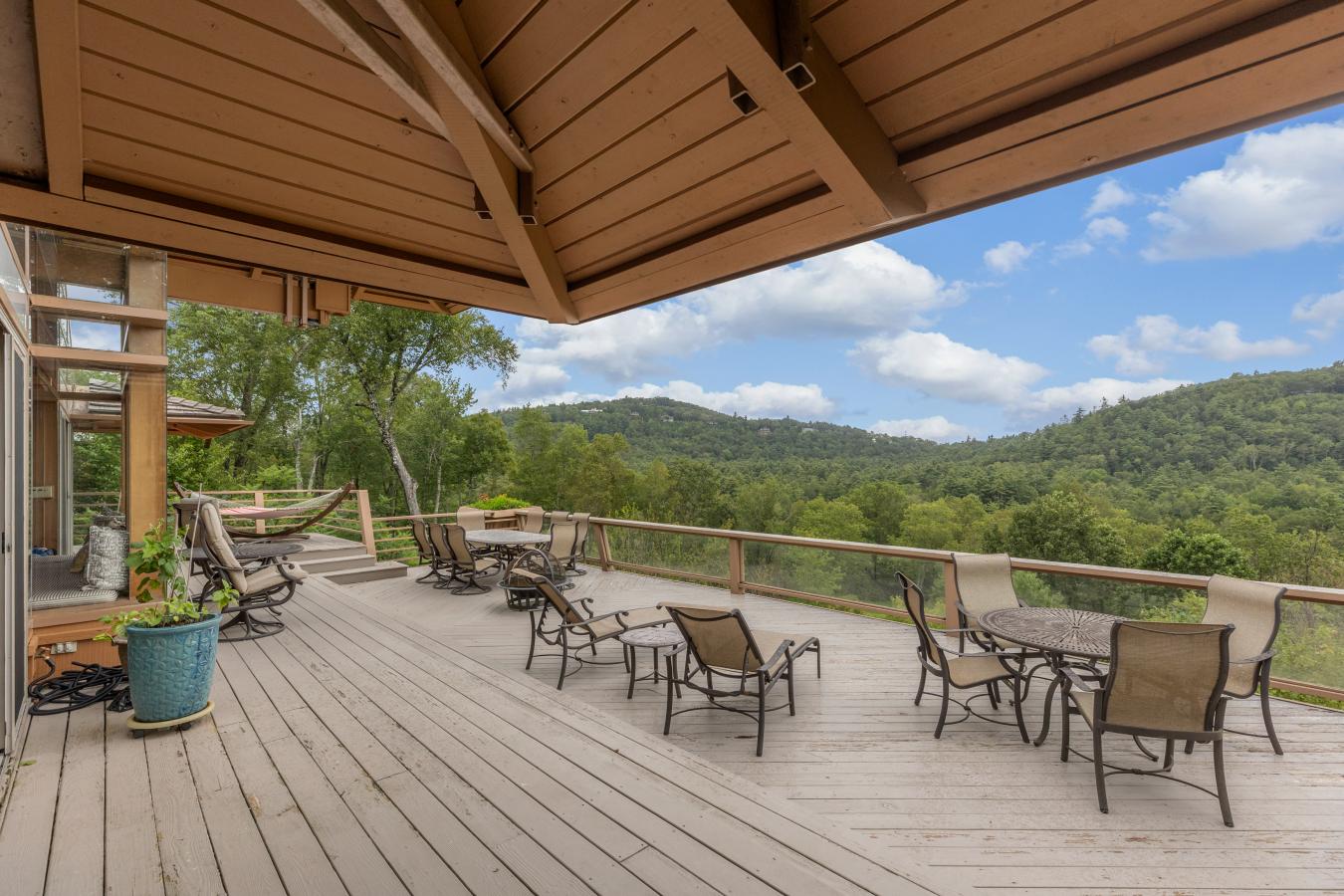 Highlands, Macon, 28741, United States, 4 Bedrooms Bedrooms, ,4 BathroomsBathrooms,Residential,For Sale,1927606