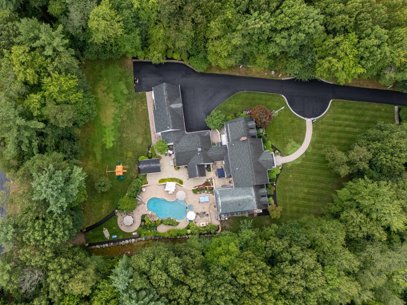 Chelmsford, Massachusetts, 01824, United States, 6 Bedrooms Bedrooms, ,4 BathroomsBathrooms,Residential,For Sale,1927603