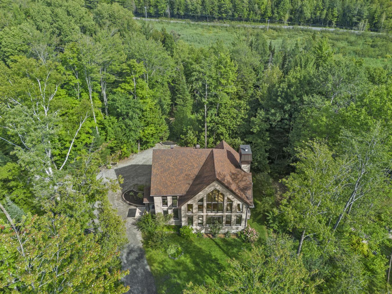 Austin, QC, J0B1B0, Canada, 4 Bedrooms Bedrooms, ,2 BathroomsBathrooms,Residential,For Sale,1927602