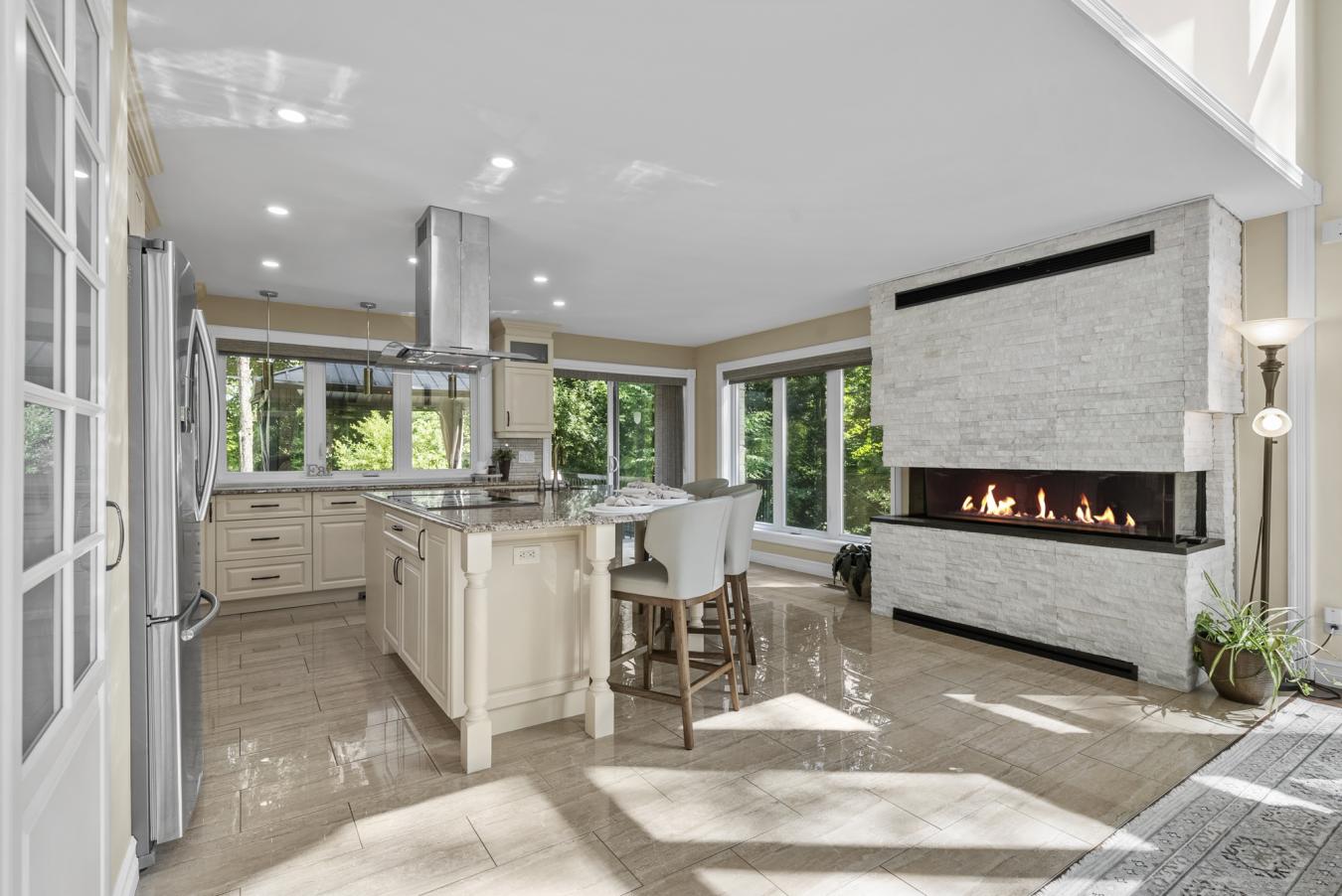 Austin, QC, J0B1B0, Canada, 4 Bedrooms Bedrooms, ,2 BathroomsBathrooms,Residential,For Sale,1927602