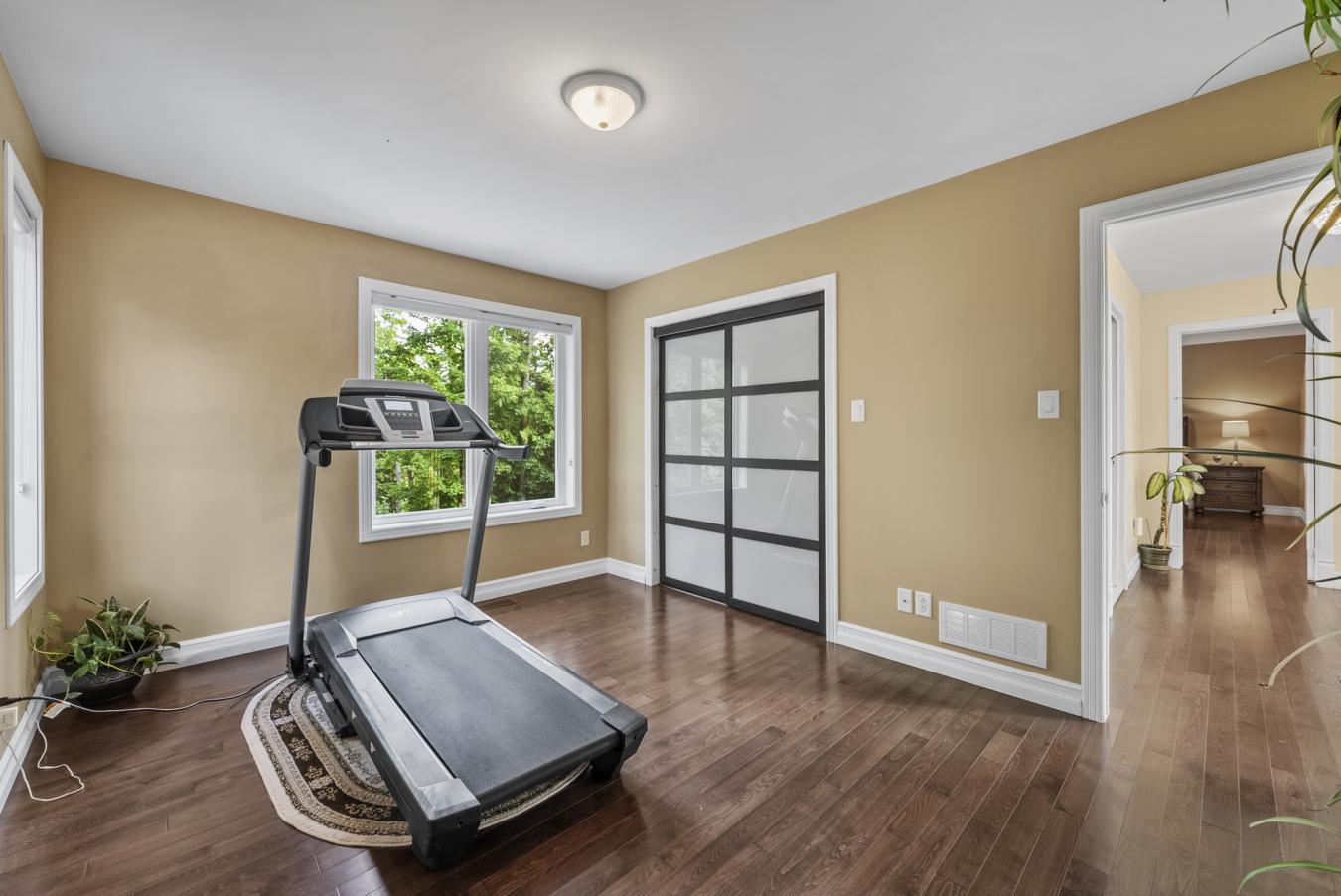 Austin, QC, J0B1B0, Canada, 4 Bedrooms Bedrooms, ,2 BathroomsBathrooms,Residential,For Sale,1927602