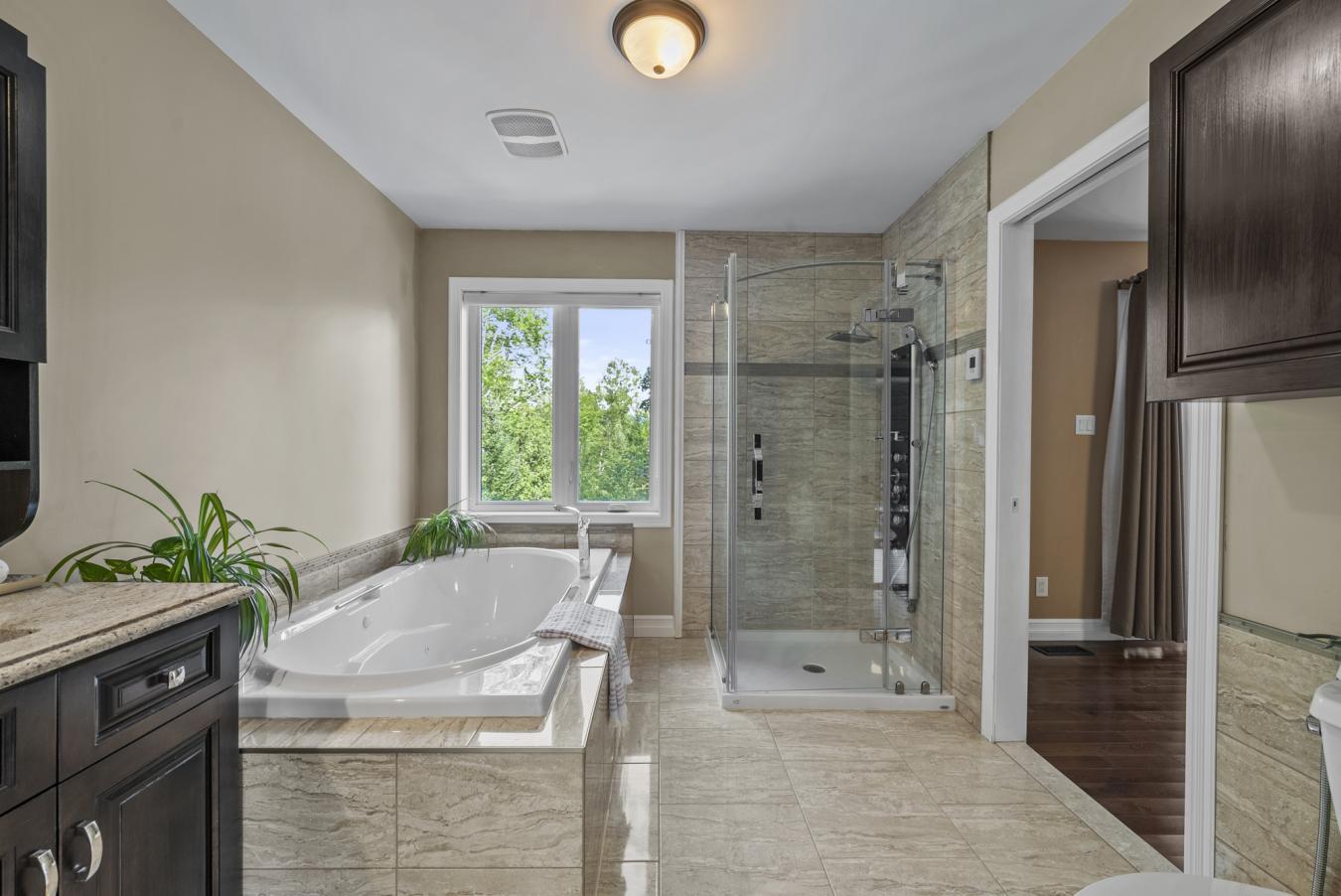 Austin, QC, J0B1B0, Canada, 4 Bedrooms Bedrooms, ,2 BathroomsBathrooms,Residential,For Sale,1927602