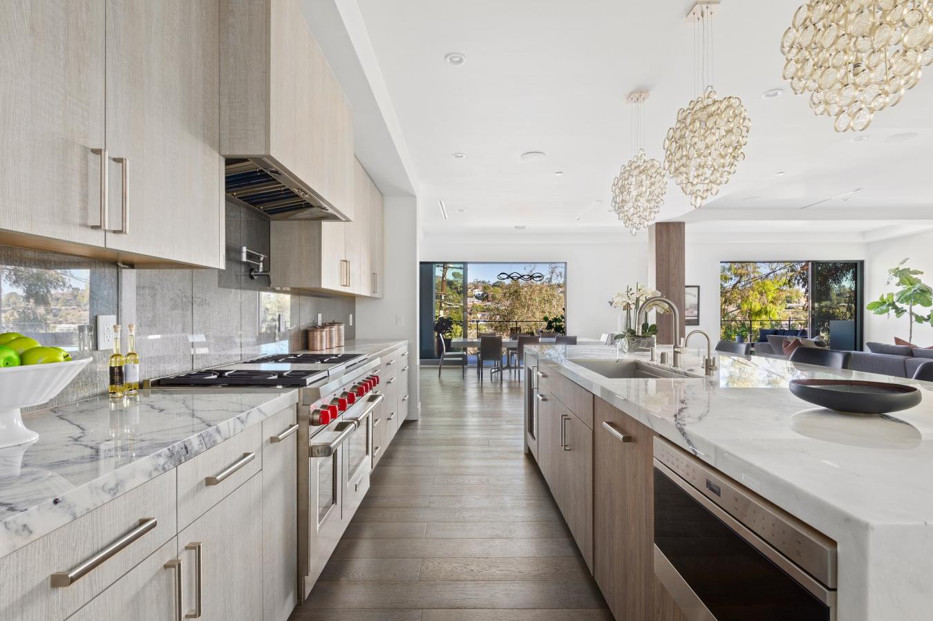 Los Angeles, California, 90068, United States, 4 Bedrooms Bedrooms, ,6 BathroomsBathrooms,Residential,For Sale,1926834