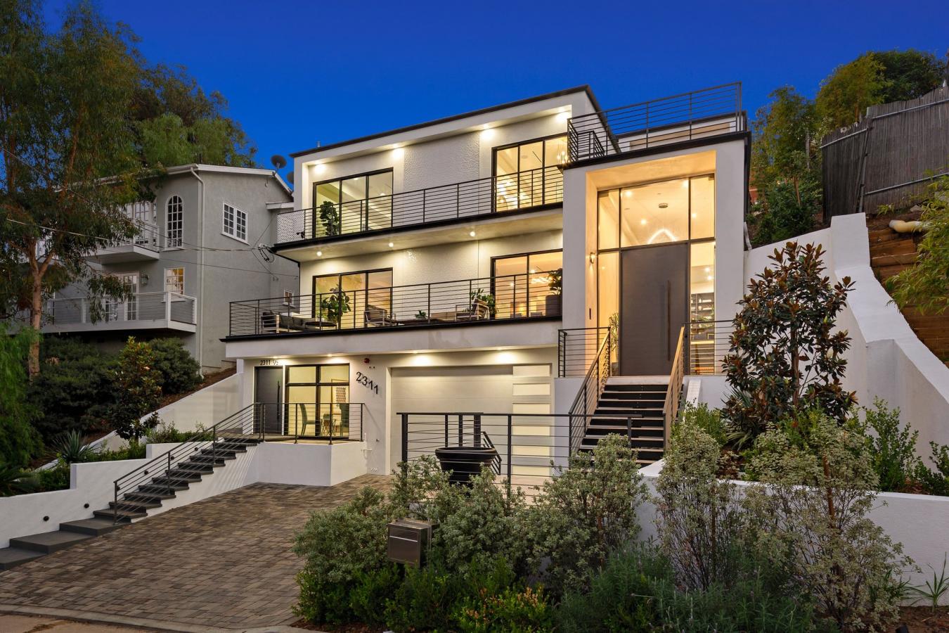 Los Angeles, California, 90068, United States, 4 Bedrooms Bedrooms, ,6 BathroomsBathrooms,Residential,For Sale,1926834
