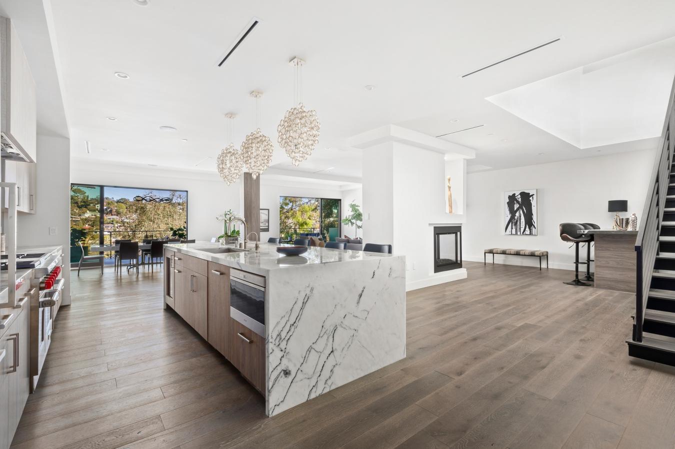 Los Angeles, California, 90068, United States, 4 Bedrooms Bedrooms, ,6 BathroomsBathrooms,Residential,For Sale,1926834