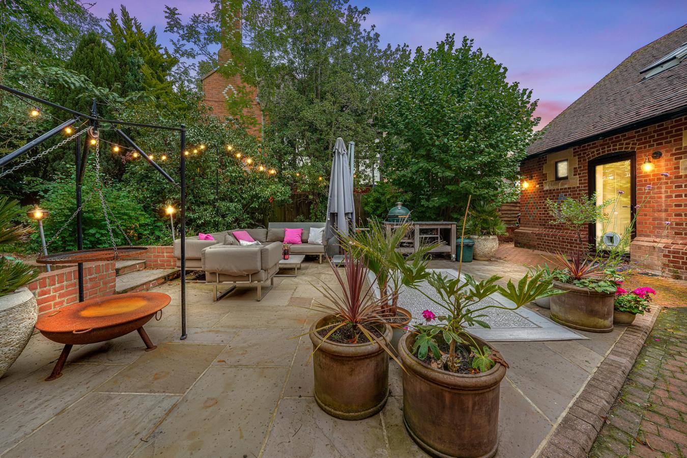 Tonbridge, Kent, TN11 8RT, United Kingdom, 4 Bedrooms Bedrooms, ,4 BathroomsBathrooms,Residential,For Sale,1927599