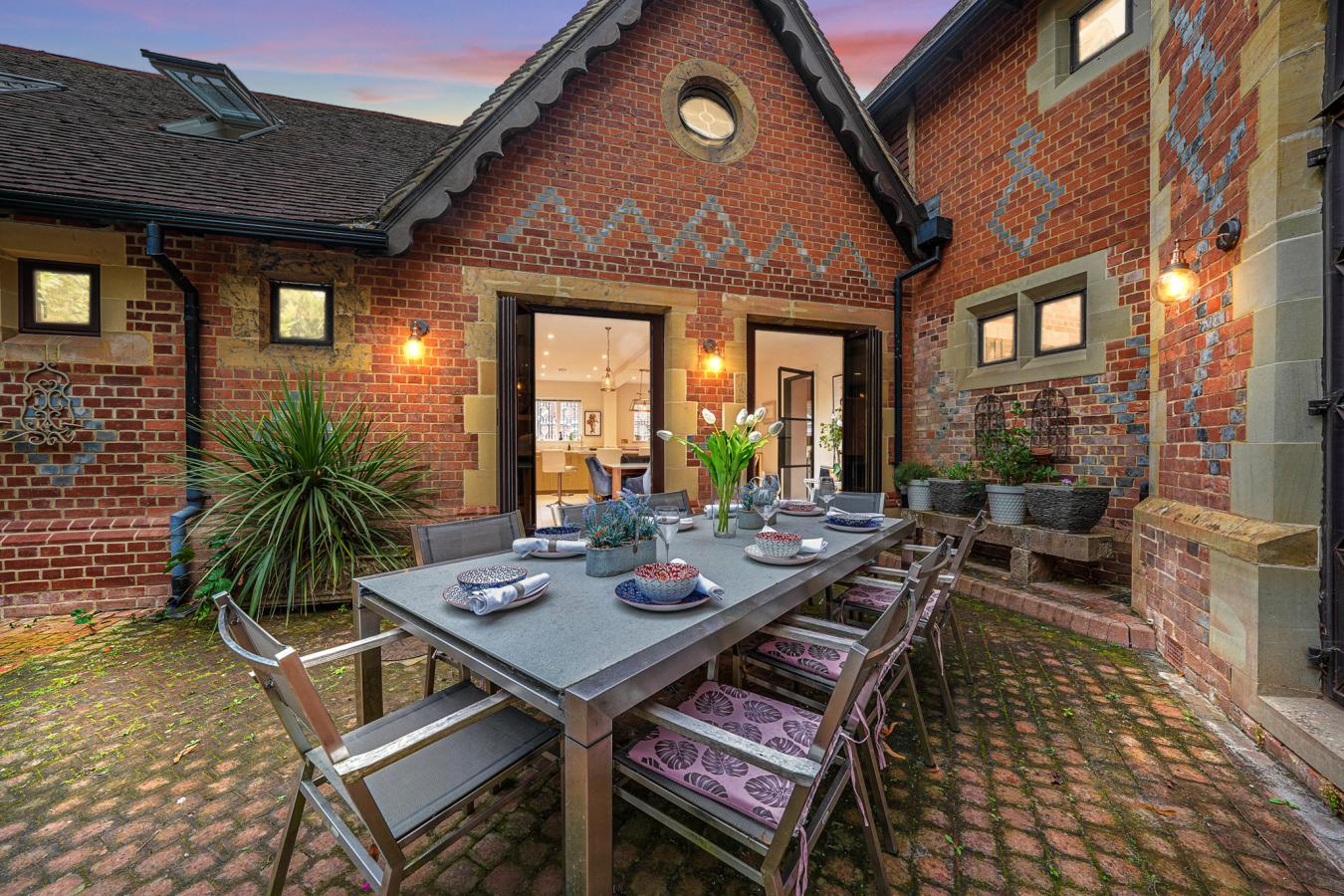 Tonbridge, Kent, TN11 8RT, United Kingdom, 4 Bedrooms Bedrooms, ,4 BathroomsBathrooms,Residential,For Sale,1927599