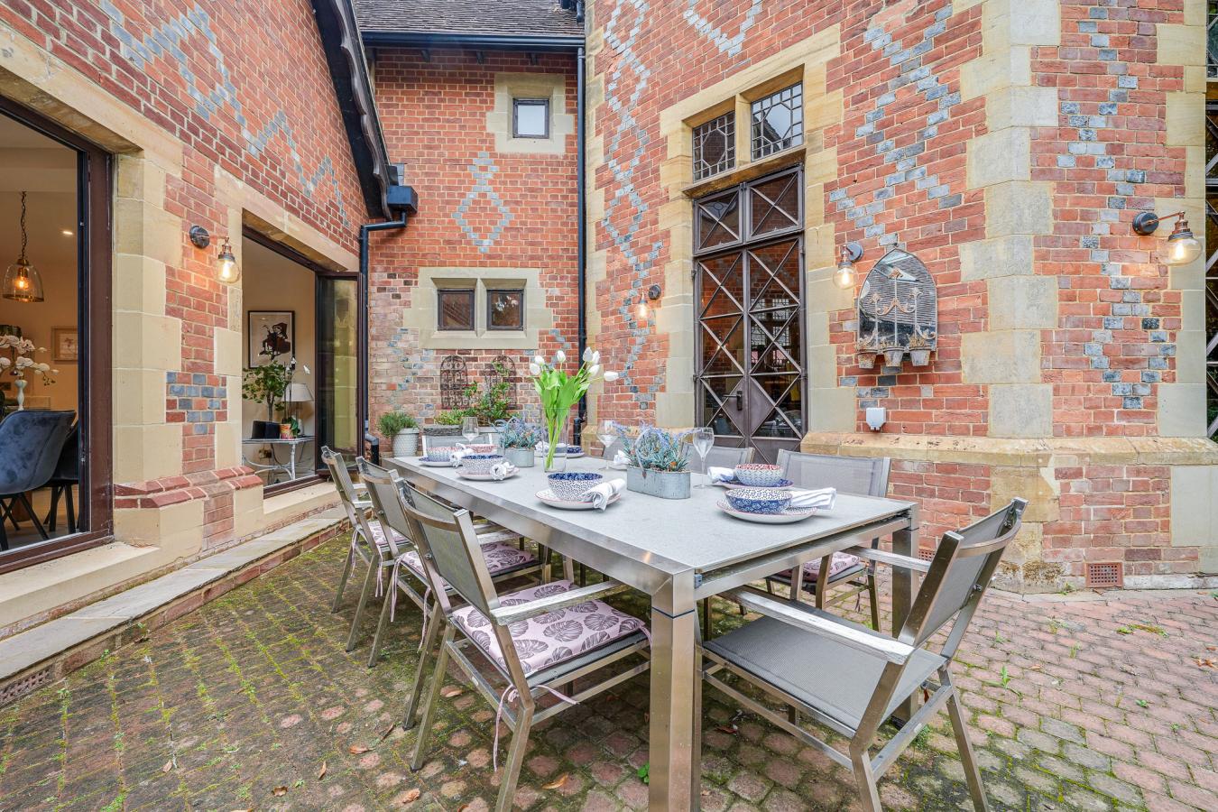 Tonbridge, Kent, TN11 8RT, United Kingdom, 4 Bedrooms Bedrooms, ,4 BathroomsBathrooms,Residential,For Sale,1927599