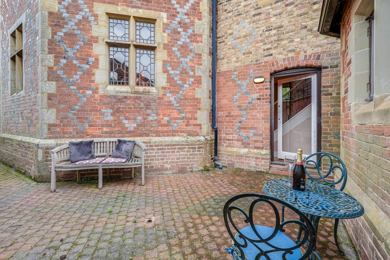 Tonbridge, Kent, TN11 8RT, United Kingdom, 4 Bedrooms Bedrooms, ,4 BathroomsBathrooms,Residential,For Sale,1927599