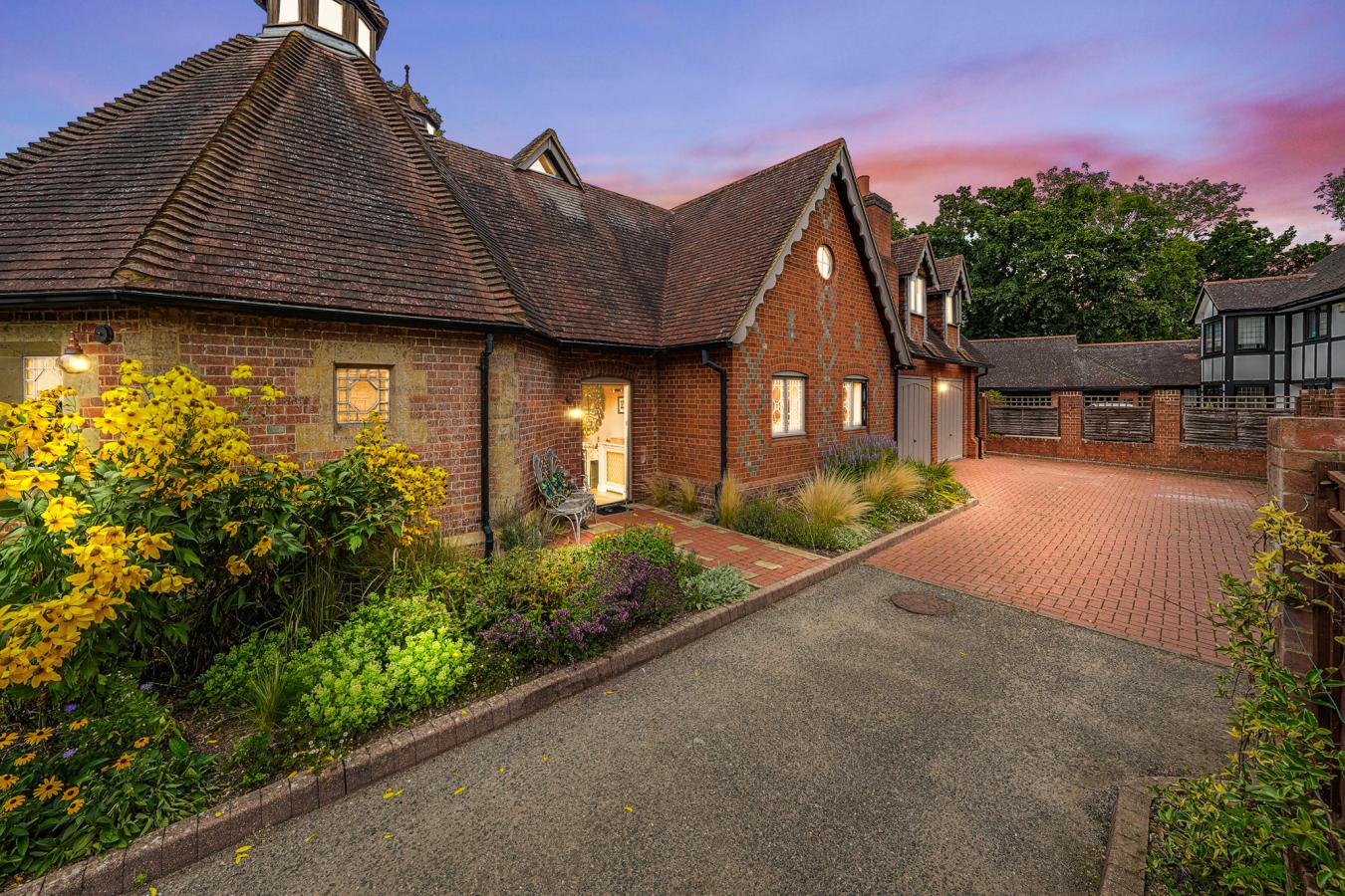 Tonbridge, Kent, TN11 8RT, United Kingdom, 4 Bedrooms Bedrooms, ,4 BathroomsBathrooms,Residential,For Sale,1927599 Tonbridge, Kent, TN11 8RT, United Kingdom, 4 Bedrooms Bedrooms, ,4 BathroomsBathrooms,Residential,For Sale,1927599